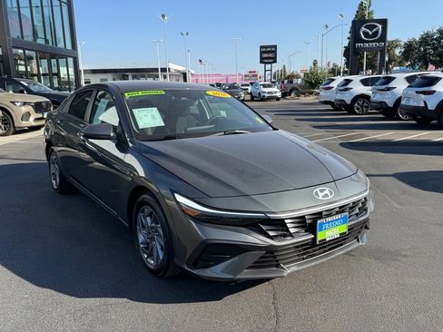Used 2026 Hyundai Elantra Hybrid FWD image 3