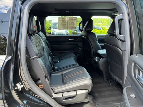 Used 2025 Nissan Armada PRO-4X w/ Pro-4X Premium Package AWD/4WD image 24