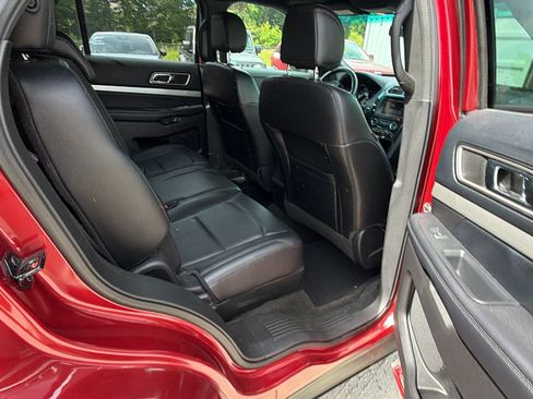 Used 2016 Ford Explorer XLT w/ Equipment Group 202A AWD/4WD image 22