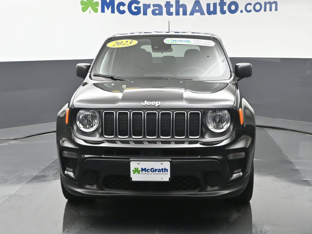 Used 2023 Jeep Renegade Latitude AWD/4WD image 6