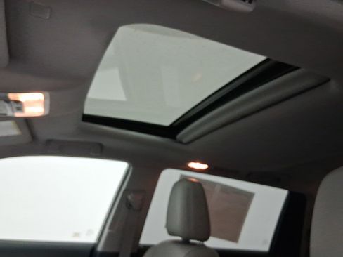 Used 2019 Toyota Highlander XLE image 14