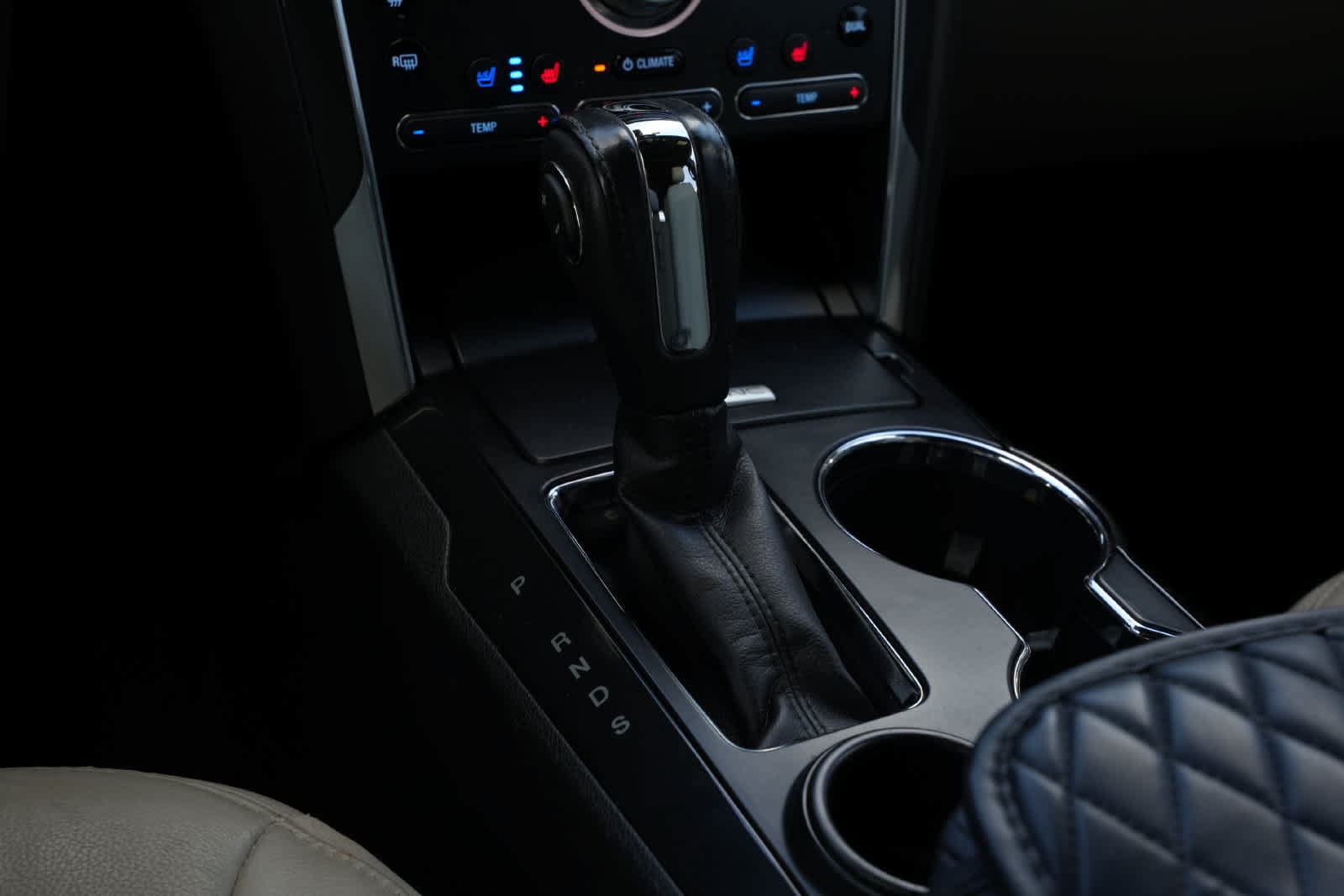 Used 2018 Ford Explorer Limited w/ Ford Safe & Smart Package FWD image 14