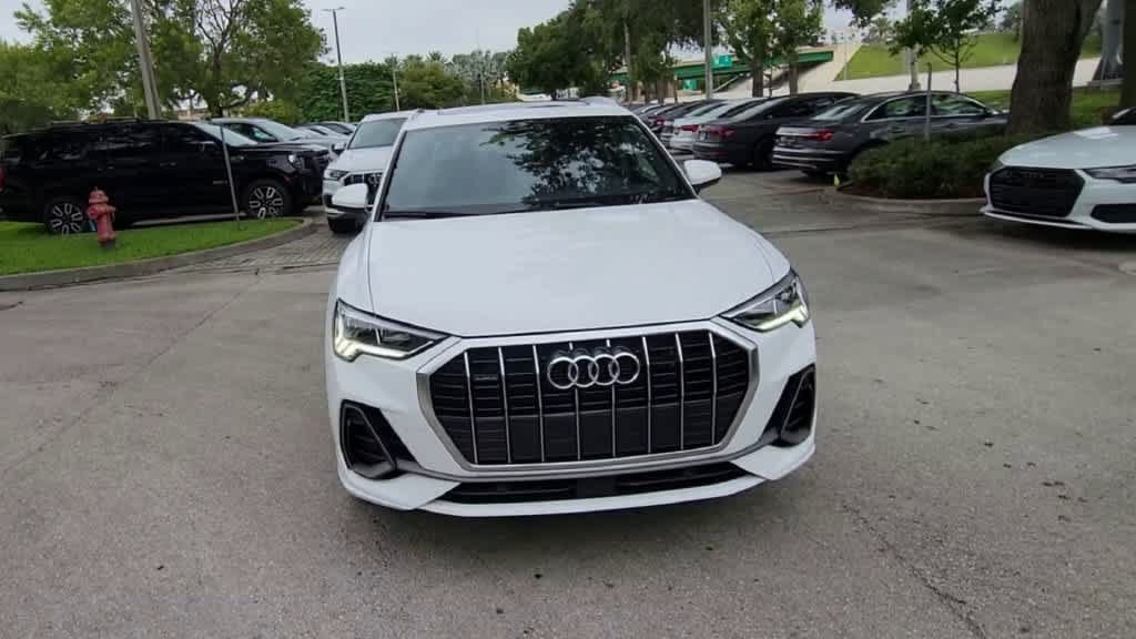 Certified 2024 Audi Q3 2.0T Premium w/ Convenience Package AWD/4WD image 3