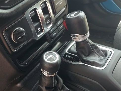 Used 2024 Jeep Wrangler Sport S image 7