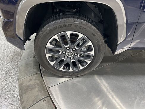 Used 2024 Toyota Tundra Limited AWD/4WD image 31