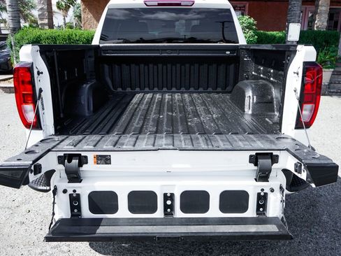 Used 2022 GMC Sierra 1500 Elevation w/ X31 Off-Road Package AWD/4WD image 8