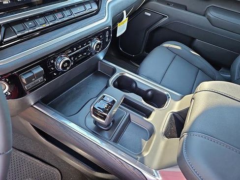 New 2026 GMC Sierra 1500 SLT image 21