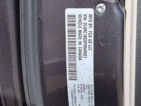 Used 2023 Chrysler Pacifica Touring-L FWD image 33