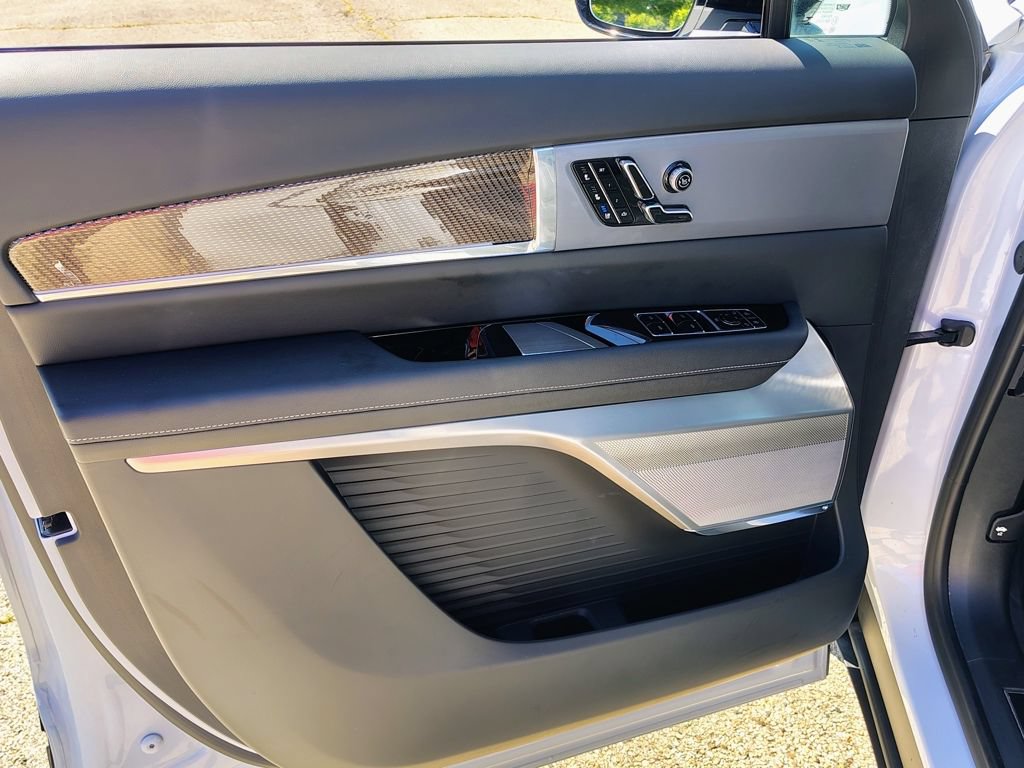 Used 2026 Cadillac Vistiq Sport w/ LPO, Floor Liner Package AWD/4WD image 20