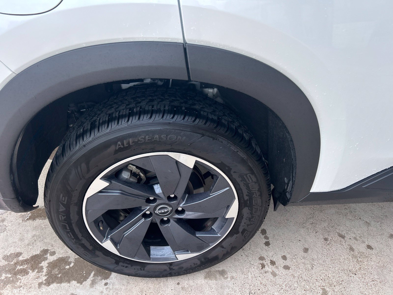 Used 2024 Nissan Rogue SV FWD image 9