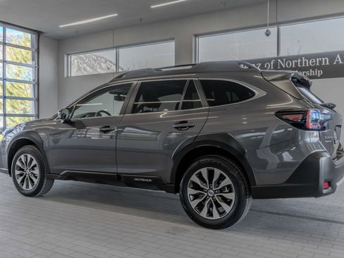 Used 2025 Subaru Outback Limited image 13