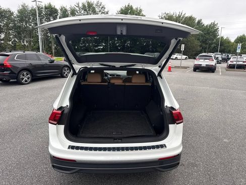 Certified 2024 Volkswagen Tiguan SE AWD/4WD image 10