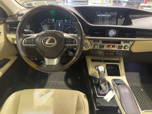 Used 2017 Lexus ES 350 w/ Navigation System Package FWD image 43
