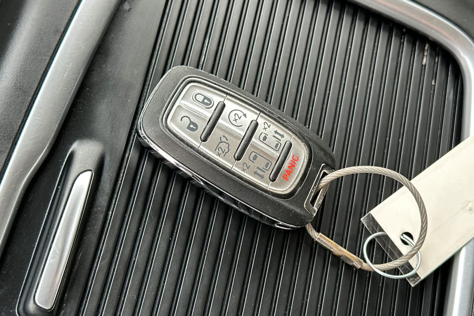 Used 2024 Chrysler Pacifica Limited FWD image 24