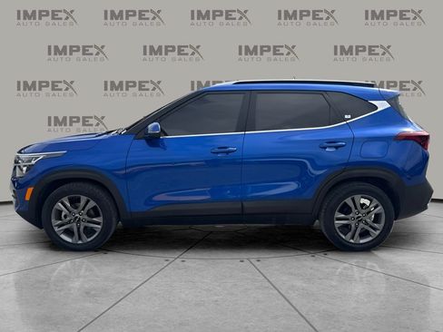 Used 2023 Kia Seltos S w/ Navigation Package FWD image 2