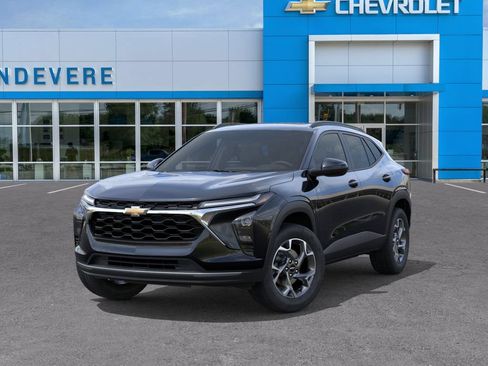 New 2026 Chevrolet Trax LT w/ Sunroof Package FWD image 9