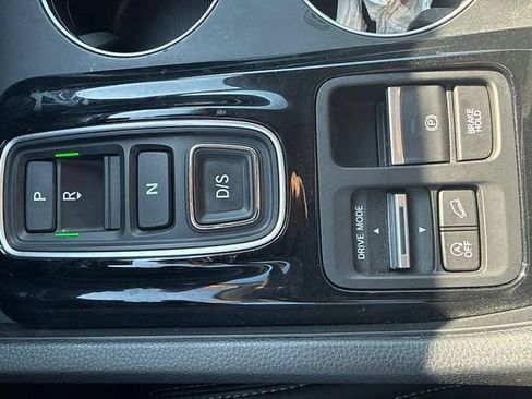 Used 2025 Honda Pilot EX-L image 19