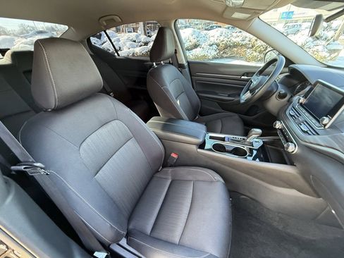 Used 2024 Nissan Altima 2.5 SV image 39