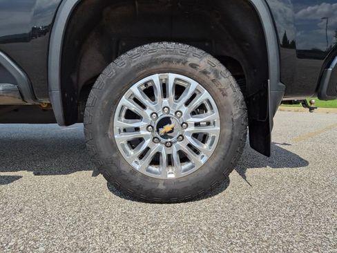 Used 2023 Chevrolet Silverado 2500 High Country w/ Z71 Off-Road Package AWD/4WD image 9