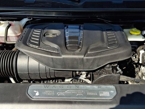 Used 2024 Jeep Wagoneer Series II w/ Flexible Seating Group AWD/4WD image 32