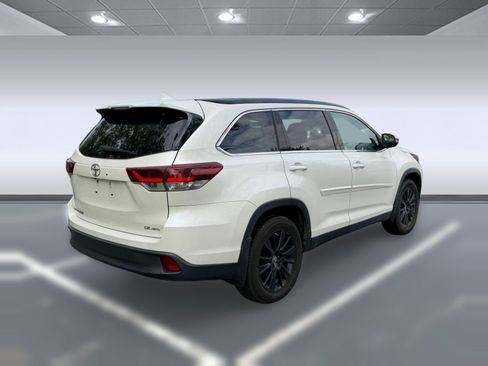 Used 2019 Toyota Highlander SE AWD/4WD image 7