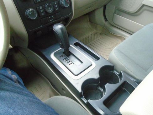 Used 2010 Ford Escape XLS image 18