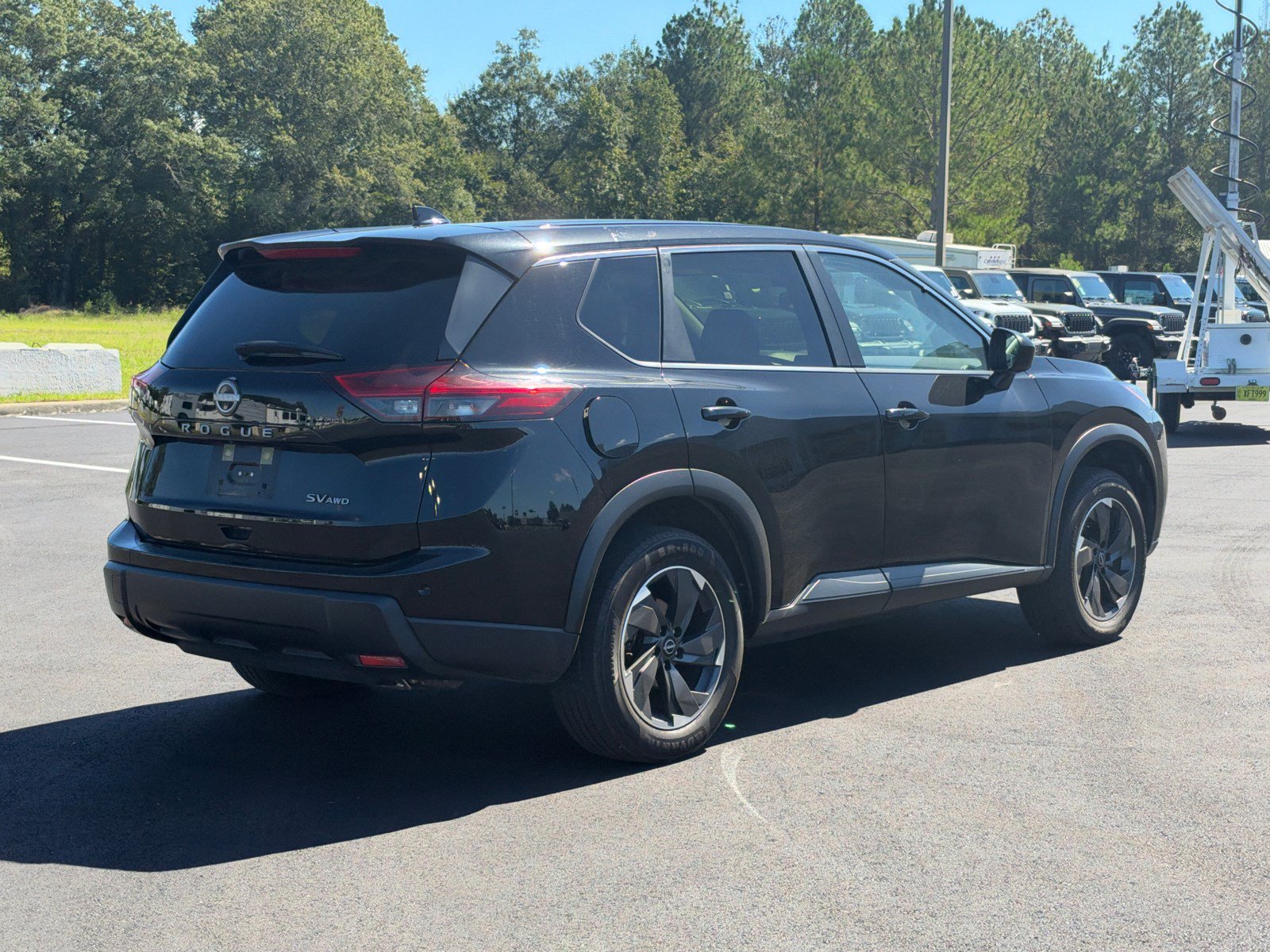 Used 2024 Nissan Rogue SV AWD/4WD image 5