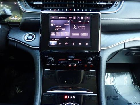 Used 2023 Jeep Grand Cherokee Laredo AWD/4WD image 16