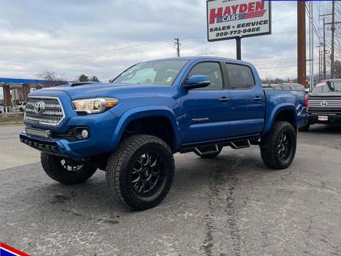 Used 2017 Toyota Tacoma TRD Sport image 1
