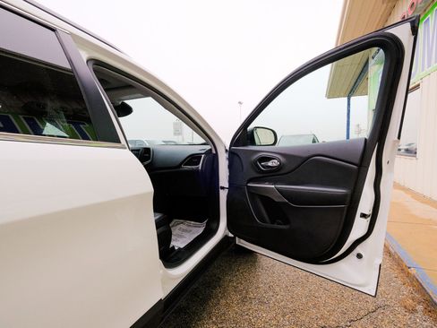 Used 2022 Jeep Cherokee Latitude Lux w/ Sun & Sound Group image 14