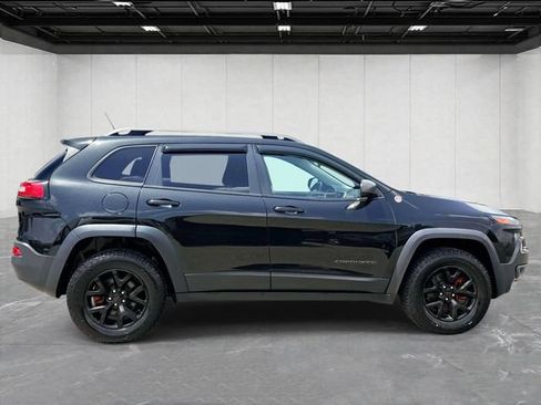 Used 2015 Jeep Cherokee Trailhawk w/ Cold Weather Group AWD/4WD image 4