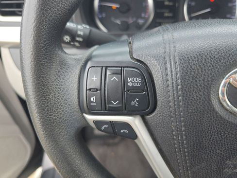 Used 2017 Toyota Highlander LE image 14