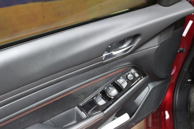Used 2023 Nissan Altima 2.5 SR AWD/4WD image 12