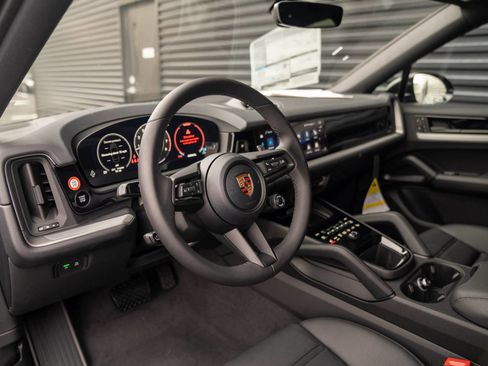 New 2026 Porsche Cayenne Coupe AWD/4WD image 4