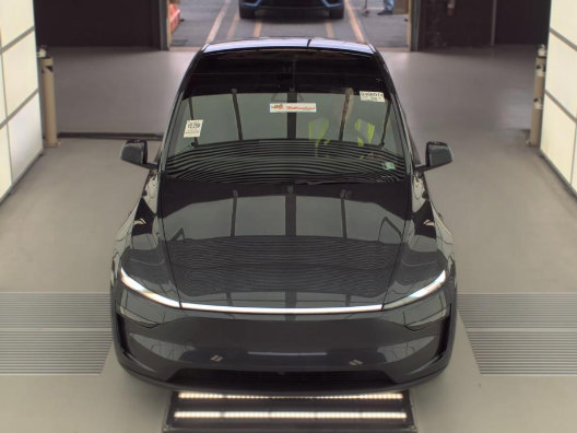 Used 2026 Tesla Model Y AWD image 6