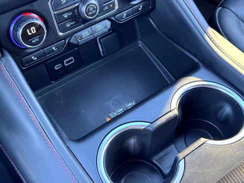 Used 2024 Chevrolet Suburban RST image 28