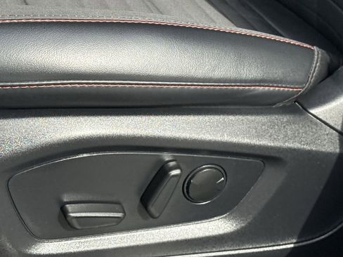 Used 2025 Ford Explorer ST-Line w/ ST-Line Street Pack image 14