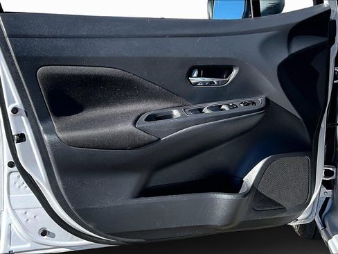 Used 2021 Nissan Versa SV image 16