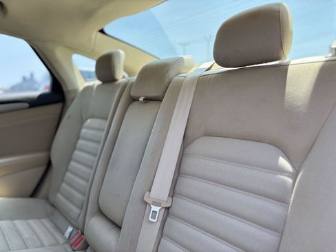 Used 2015 Ford Fusion SE FWD image 6