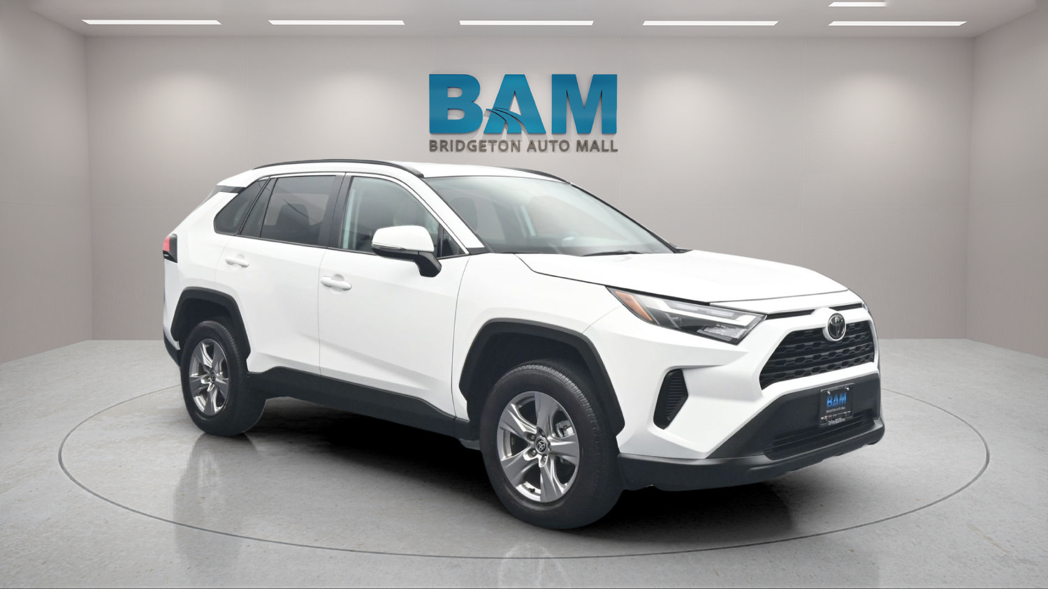 Used 2025 Toyota RAV4 XLE AWD/4WD image 1