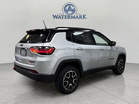 Used 2025 Jeep Compass Trailhawk w/ Trailhawk Elite Group AWD/4WD image 5