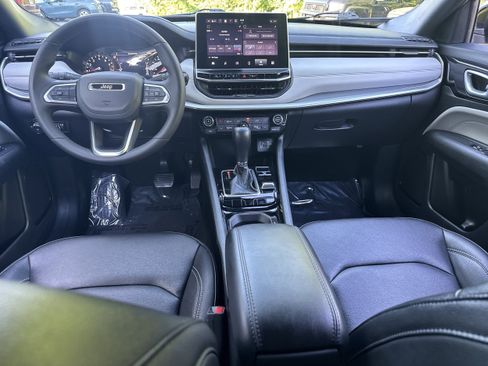 Used 2025 Jeep Compass Limited AWD/4WD image 14