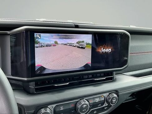 Used 2026 Jeep Gladiator Rubicon AWD/4WD image 15