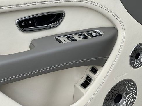 New 2024 Bentley Bentayga Extended Wheelbase image 14
