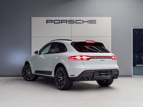 Certified 2026 Porsche Macan AWD/4WD image 3