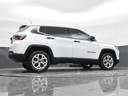Used 2025 Jeep Compass Sport w/ Mopar Graphics Package image 38