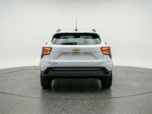 Used 2025 Chevrolet Trax LT FWD image 7