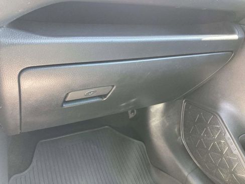 Used 2022 Toyota RAV4 XLE image 27