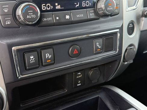 Used 2017 Nissan Titan PRO-4X AWD/4WD image 31