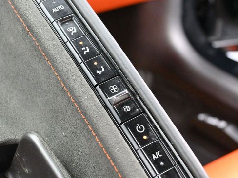 Used 2025 Chevrolet Corvette Stingray Premium Conv w/ Z51 Performance Package image 31